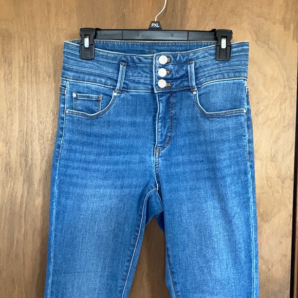 Ann Taylor petite the skinny curvy fit jean with stretch size 6P - Picture 8 of 17